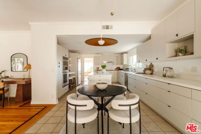 3823 Franklin Avenue, Los Angeles, CA 90027
