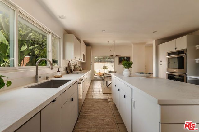 3823 Franklin Avenue, Los Angeles, CA 90027