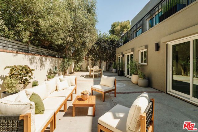 3823 Franklin Avenue, Los Angeles, CA 90027