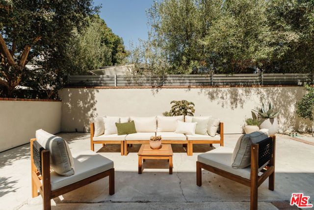 3823 Franklin Avenue, Los Angeles, CA 90027