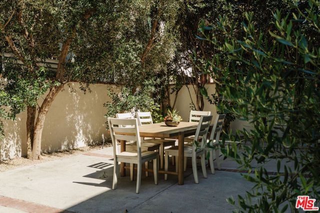 3823 Franklin Avenue, Los Angeles, CA 90027