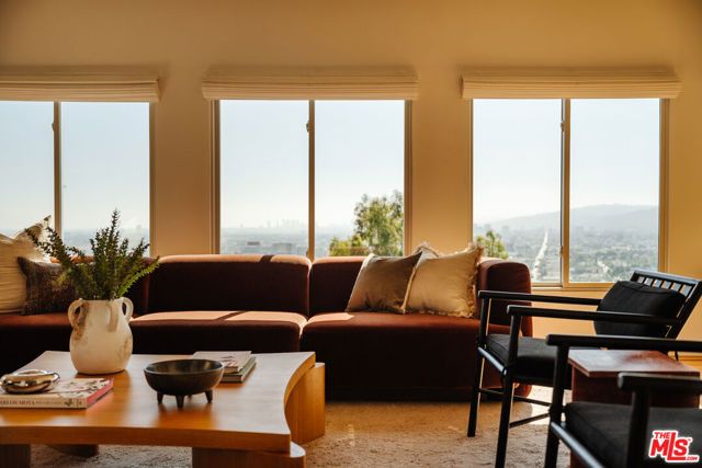 3823 Franklin Avenue, Los Angeles, CA 90027