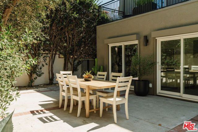 3823 Franklin Avenue, Los Angeles, CA 90027
