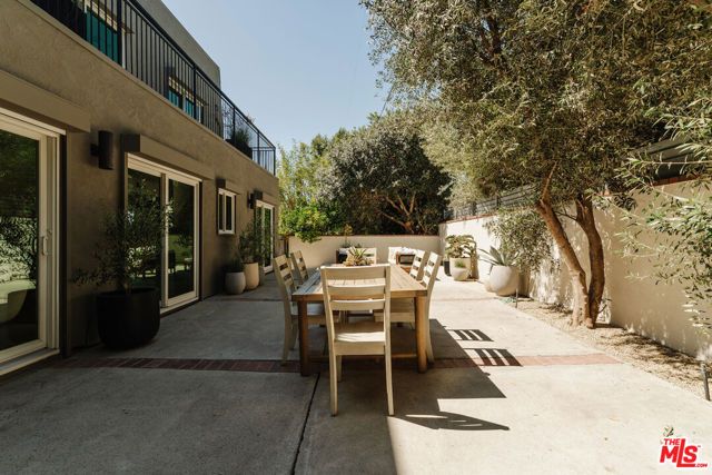 3823 Franklin Avenue, Los Angeles, CA 90027