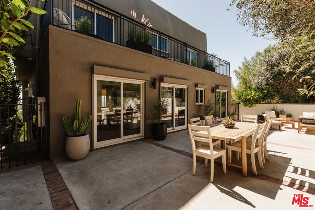 3823 Franklin Avenue, Los Angeles, CA 90027
