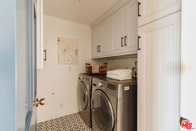 3823 Franklin Avenue, Los Angeles, CA 90027