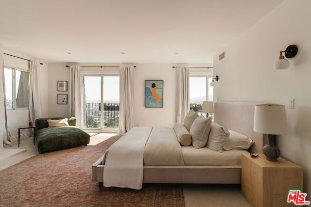 3823 Franklin Avenue, Los Angeles, CA 90027