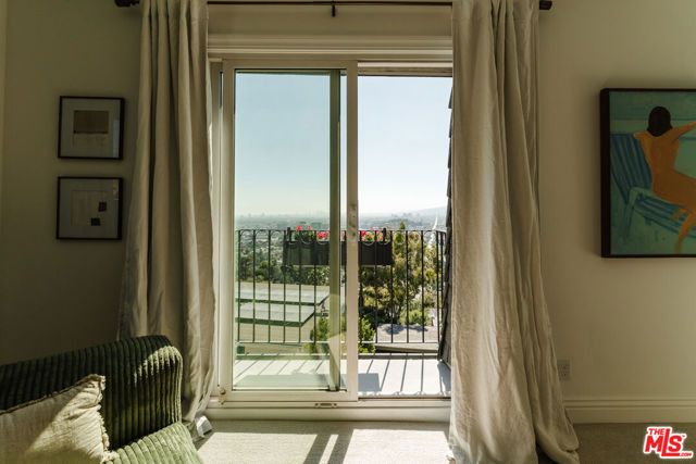 3823 Franklin Avenue, Los Angeles, CA 90027