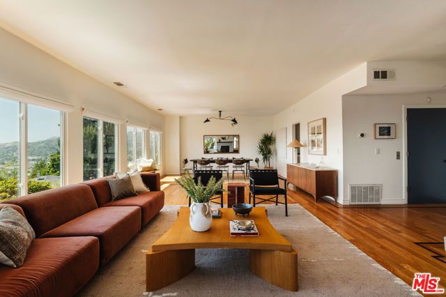 3823 Franklin Avenue, Los Angeles, CA 90027