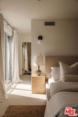 3823 Franklin Avenue, Los Angeles, CA 90027