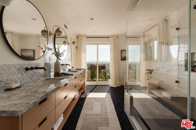 3823 Franklin Avenue, Los Angeles, CA 90027