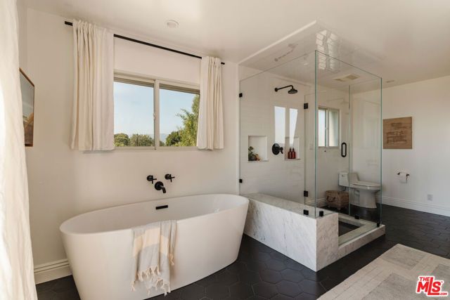 3823 Franklin Avenue, Los Angeles, CA 90027
