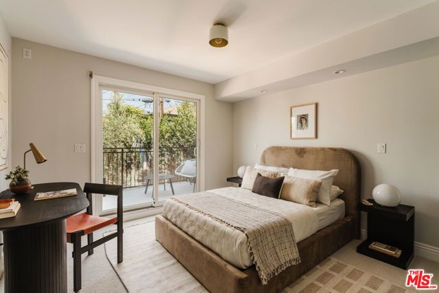 3823 Franklin Avenue, Los Angeles, CA 90027