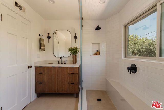 3823 Franklin Avenue, Los Angeles, CA 90027