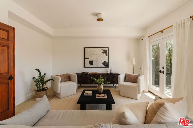3823 Franklin Avenue, Los Angeles, CA 90027