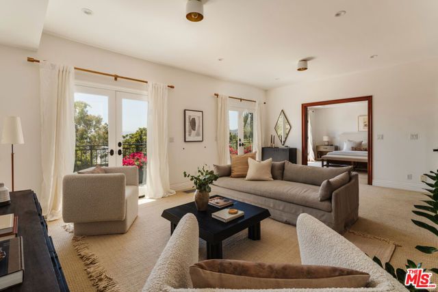 3823 Franklin Avenue, Los Angeles, CA 90027