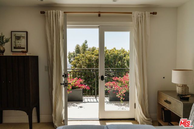 3823 Franklin Avenue, Los Angeles, CA 90027