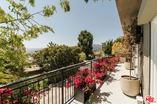 3823 Franklin Avenue, Los Angeles, CA 90027