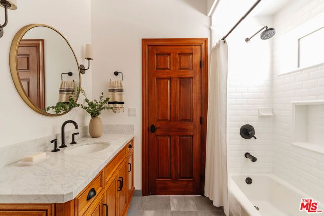 3823 Franklin Avenue, Los Angeles, CA 90027