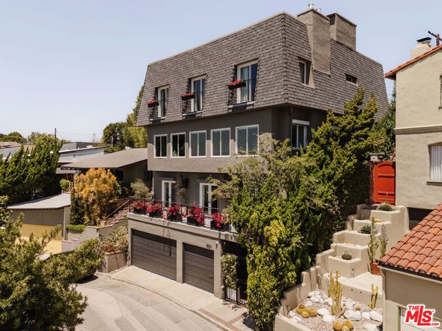 3823 Franklin Avenue, Los Angeles, CA 90027