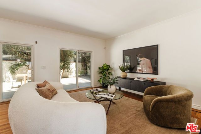 3823 Franklin Avenue, Los Angeles, CA 90027