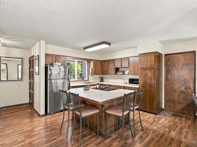 2595 Sw OAKWOOD Ct, Beaverton, OR 97003