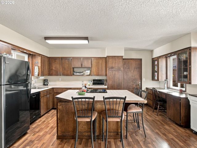 2595 Sw OAKWOOD Ct, Beaverton, OR 97003