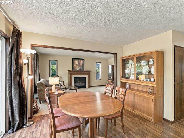 2595 Sw OAKWOOD Ct, Beaverton, OR 97003