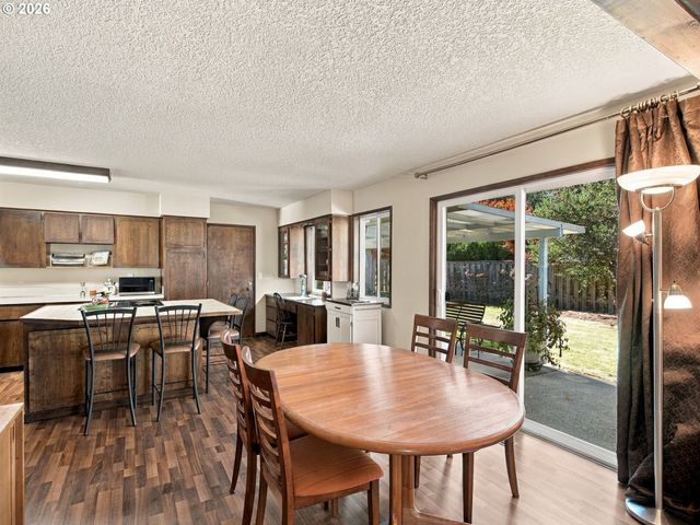 2595 Sw OAKWOOD Ct, Beaverton, OR 97003