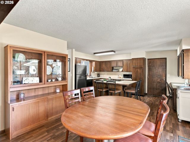 2595 Sw OAKWOOD Ct, Beaverton, OR 97003