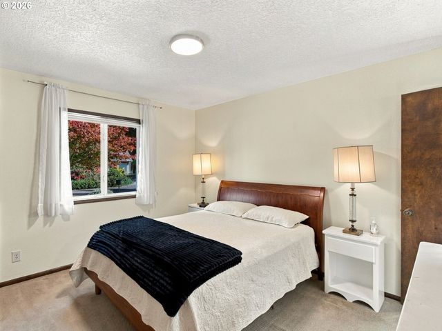 2595 Sw OAKWOOD Ct, Beaverton, OR 97003