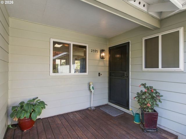 2595 Sw OAKWOOD Ct, Beaverton, OR 97003