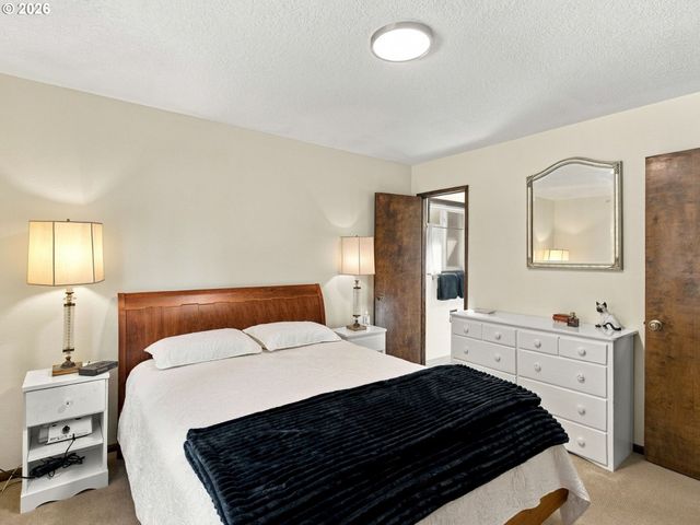 2595 Sw OAKWOOD Ct, Beaverton, OR 97003