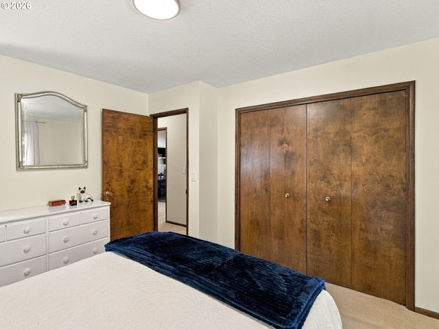 2595 Sw OAKWOOD Ct, Beaverton, OR 97003