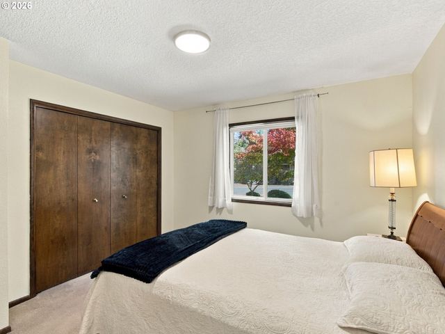 2595 Sw OAKWOOD Ct, Beaverton, OR 97003