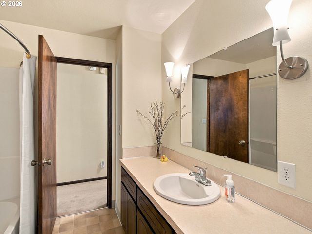 2595 Sw OAKWOOD Ct, Beaverton, OR 97003