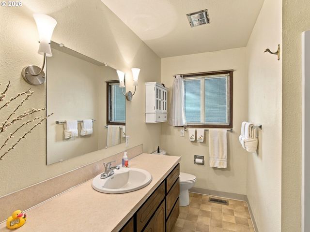 2595 Sw OAKWOOD Ct, Beaverton, OR 97003