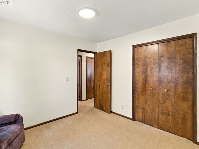 2595 Sw OAKWOOD Ct, Beaverton, OR 97003