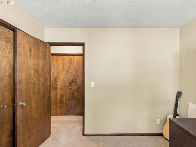 2595 Sw OAKWOOD Ct, Beaverton, OR 97003