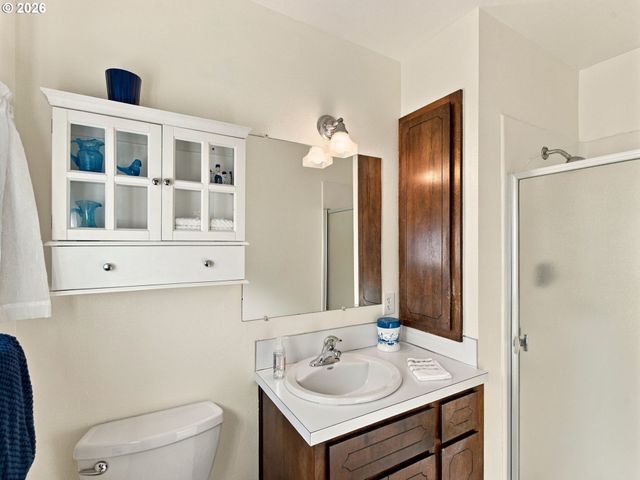 2595 Sw OAKWOOD Ct, Beaverton, OR 97003