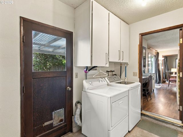 2595 Sw OAKWOOD Ct, Beaverton, OR 97003
