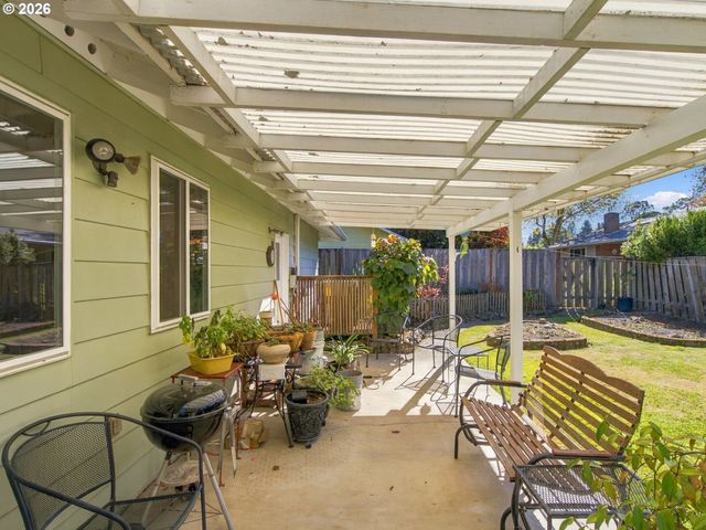 2595 Sw OAKWOOD Ct, Beaverton, OR 97003