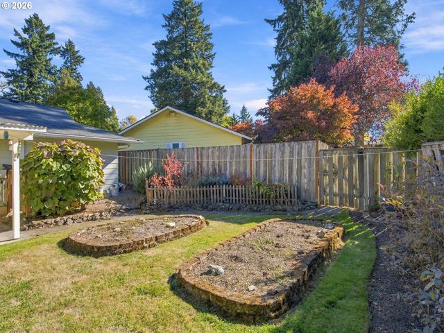 2595 Sw OAKWOOD Ct, Beaverton, OR 97003