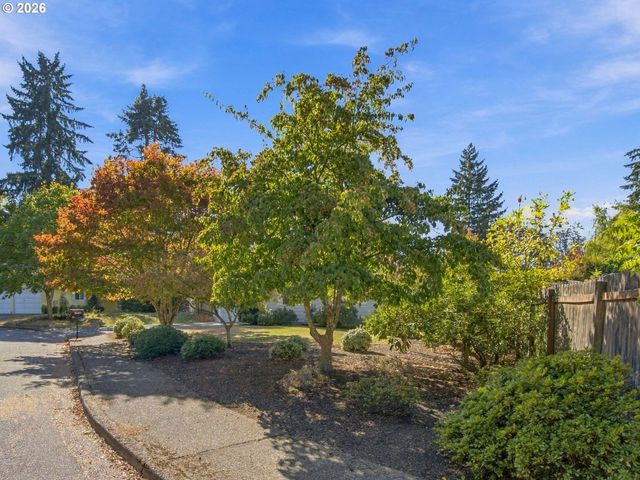 2595 Sw OAKWOOD Ct, Beaverton, OR 97003