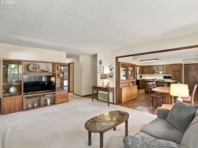 2595 Sw OAKWOOD Ct, Beaverton, OR 97003