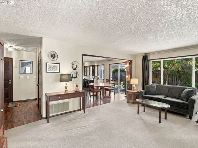 2595 Sw OAKWOOD Ct, Beaverton, OR 97003