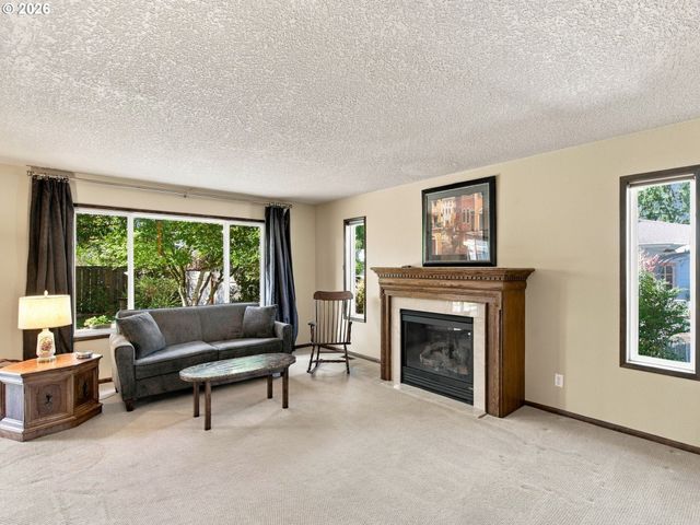 2595 Sw OAKWOOD Ct, Beaverton, OR 97003