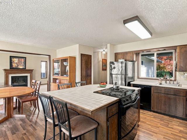 2595 Sw OAKWOOD Ct, Beaverton, OR 97003