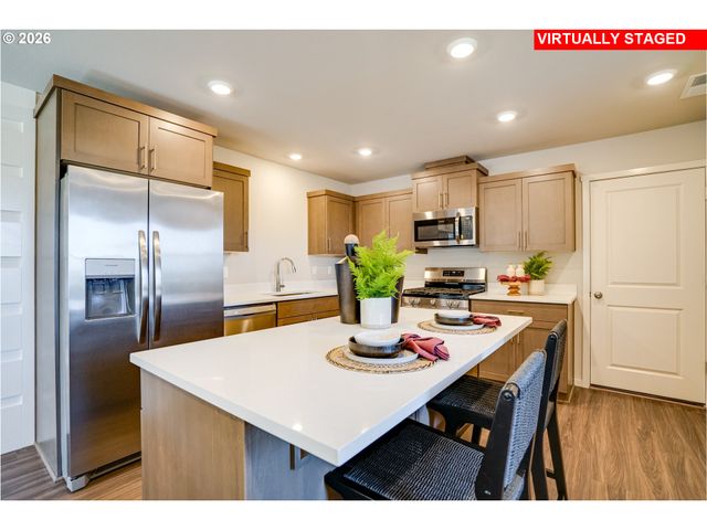 2422 Sawtelle Dr, Woodburn, OR 97071