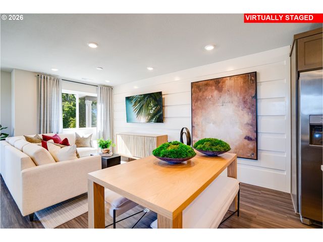 2422 Sawtelle Dr, Woodburn, OR 97071